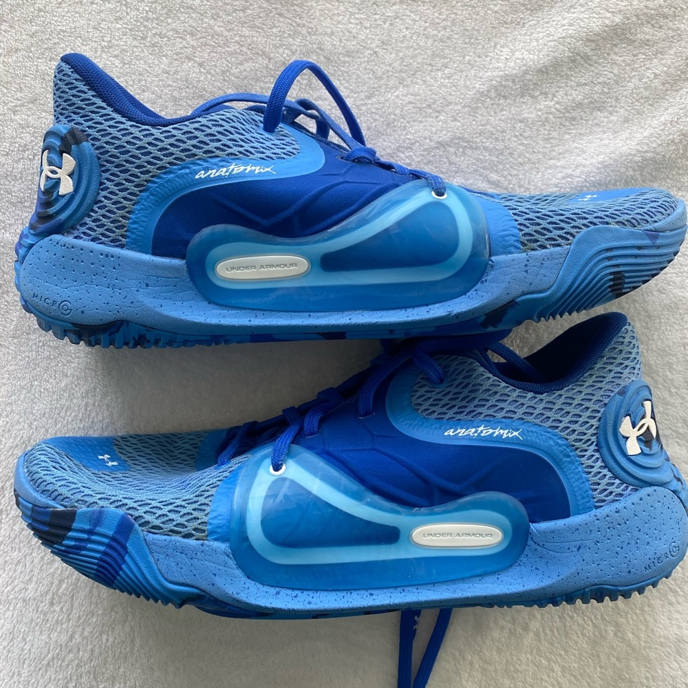 Blue camo basketball shoes